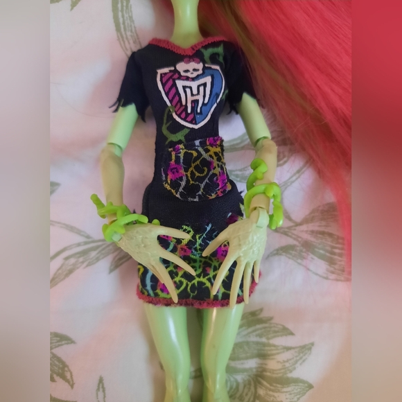 Monster High Doll - Venus Mcflytrap Ghoul Spirit - Picture 3 of 5